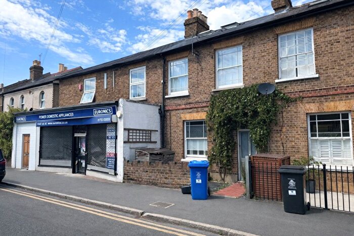 2 Bedroom Flat To Rent In Dedworth Road, Clewer Green, Windsor, SL4