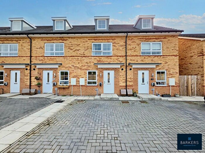 4 Bedroom Town House For Sale In Leafcutter Way, Cleckheaton, BD19