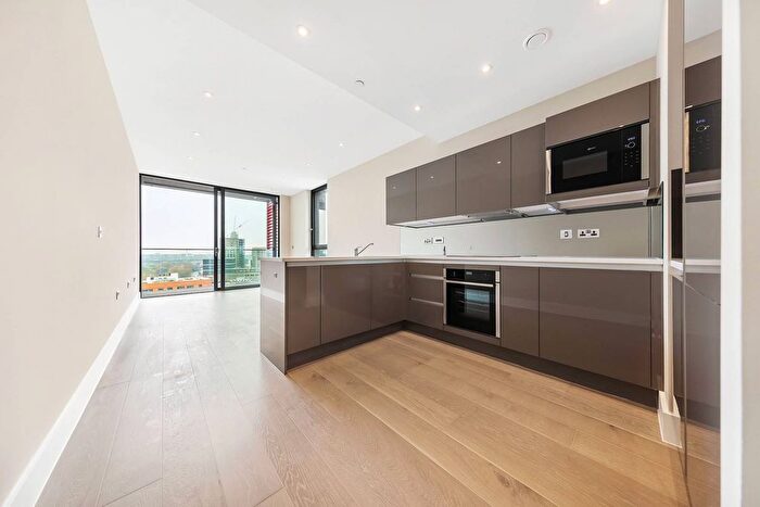 2 Bedroom Flat To Rent In Gwynne Road, Battersea, London, SW11