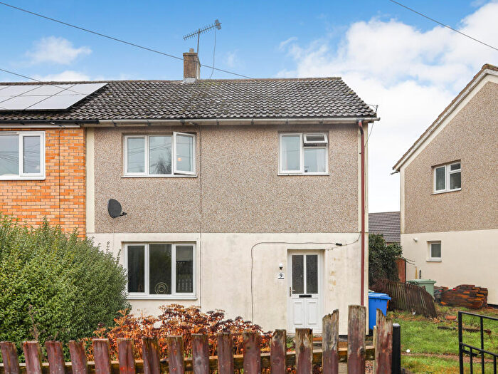 3 Bedroom Semi-Detached House For Sale In Cornwall Drive, Brimington, Chesterfield, S43