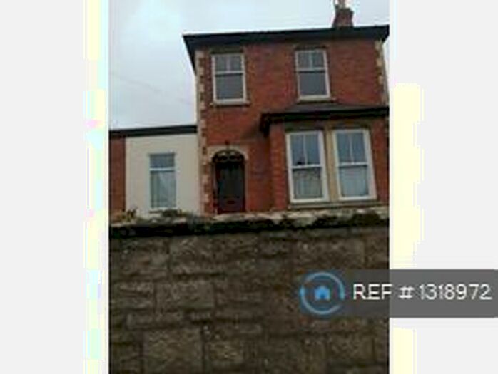 3 Bedroom Flat To Rent In Green Lane, Hucclecote, Gloucester, GL3