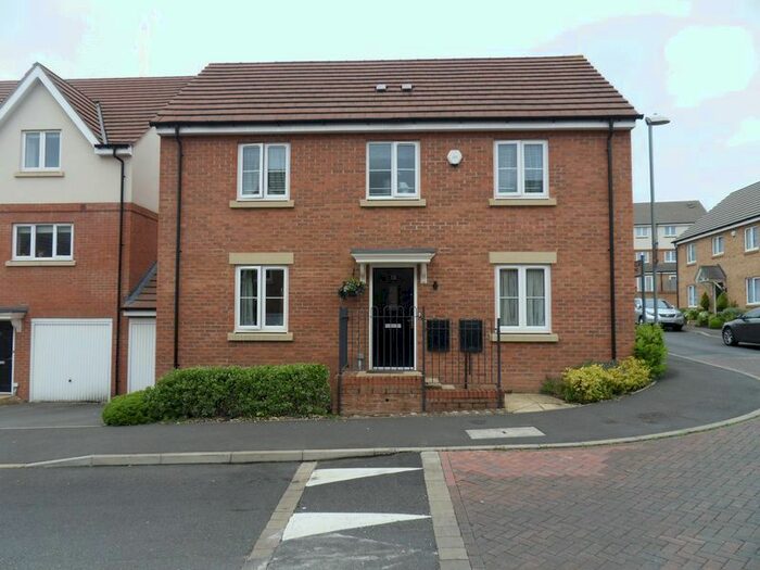 4 Bedroom Detached House To Rent In Morris Avenue, Uxbridge, UB8