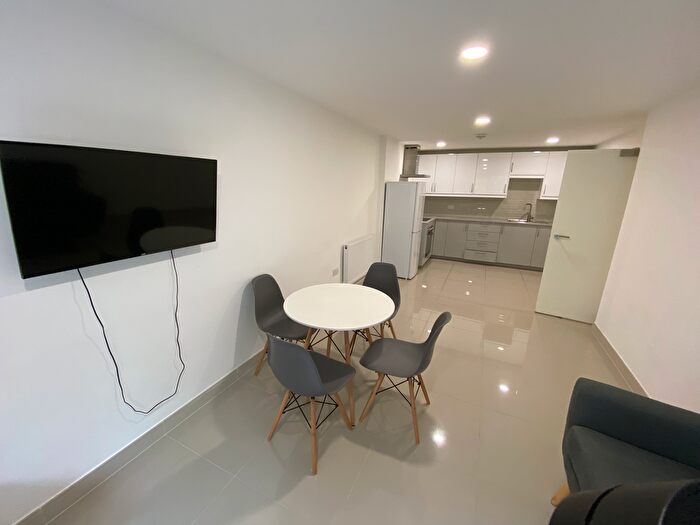 3 Bedroom Flat To Rent In Clarendon Road, Leeds, LS2