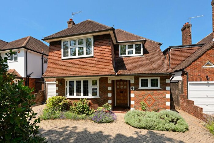 3 Bedroom Detached House For Sale In Chesterfield Drive, Esher, Surrey, KT10