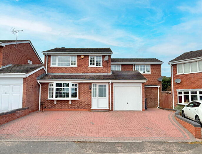 4 Bedroom Link Detached House For Sale In Fieldways Close, Hollywood, B47
