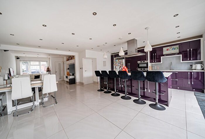 5 Bedroom Semi Detached House For Sale In Boxtree Lane, Harrow, HA3