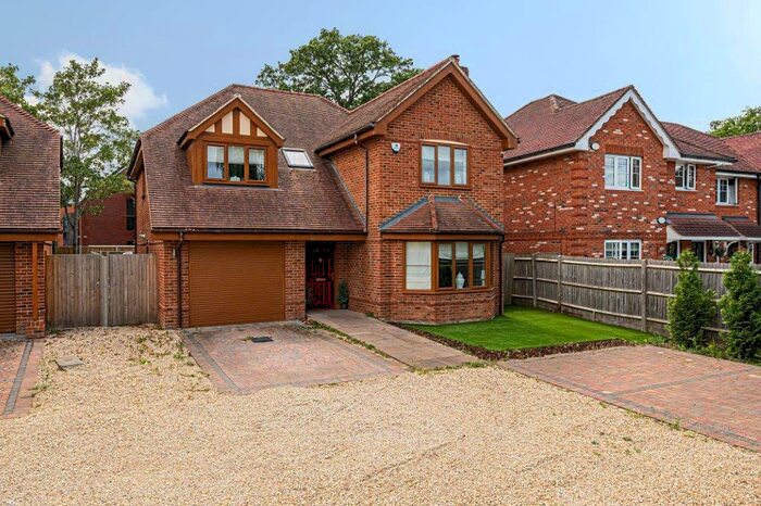 4 Bedroom Detached House To Rent In Mayfields, RG41