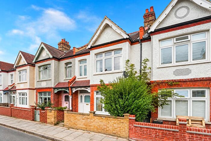 2 Bedroom Flat For Sale In Lyveden Road, London, SW17