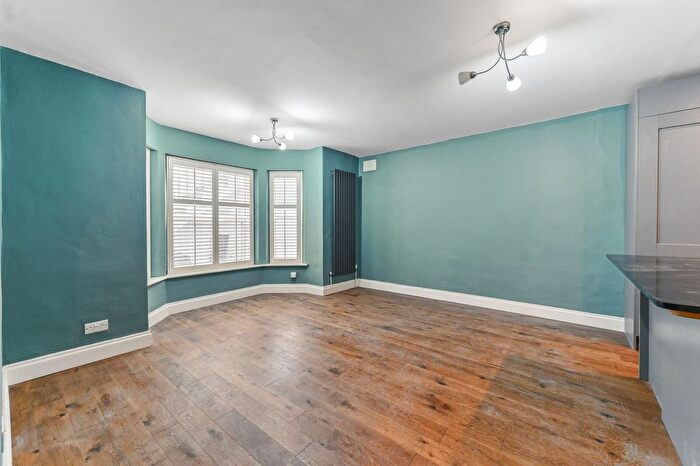 2 Bedroom Flat For Sale In Coombe Road, Croydon, CR0