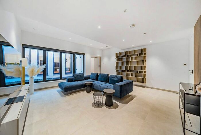 4 Bedroom Flat To Rent In Salcombe Gardens, Clapham Common North Side, London, SW4