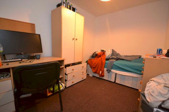 4 Bedroom Terraced House To Rent In Grange Avenue, Reading, RG6