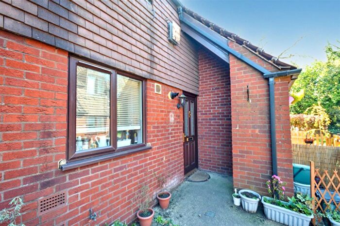 1 Bedroom Maisonette For Sale In Newgate Close, St. Albans, AL4