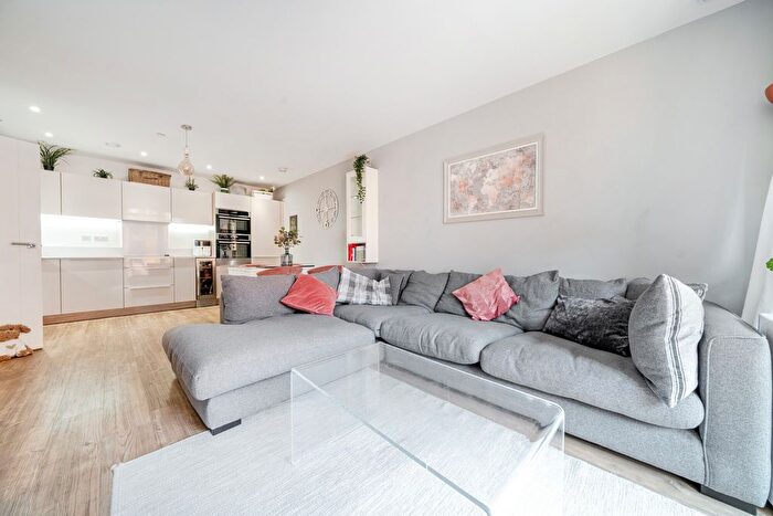 2 Bedroom Flat For Sale In Telegraph Avenue, London, SE10