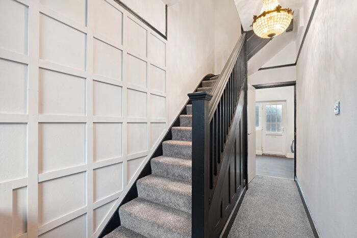 2 Bedroom Maisonette For Sale In The Broadway, Cheam, Sutton, SM3