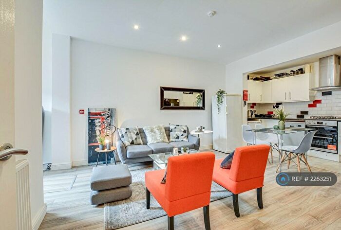 8 Bedroom Terraced House To Rent In Mabfield Road, Manchester, M14