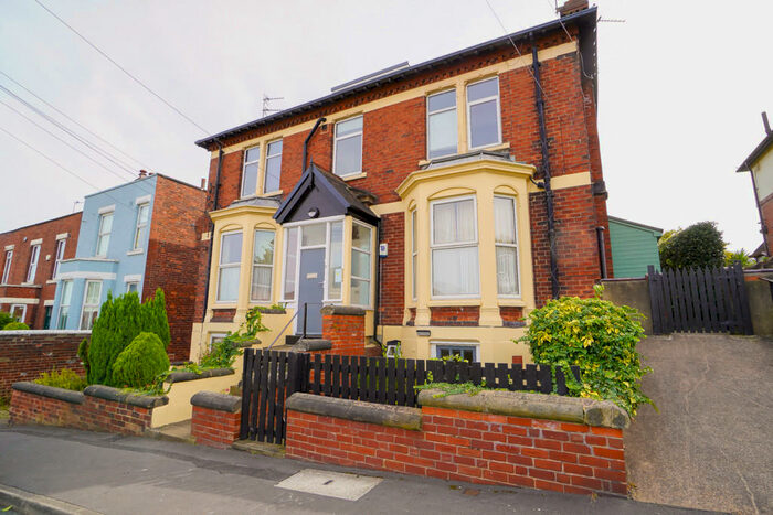 1 Bedroom Apartment To Rent In Flat, Fairfax Road, LS11