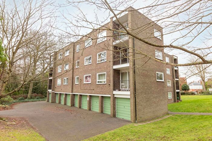 3 Bedroom Flat For Sale In Francis Road, Broadstairs, CT10