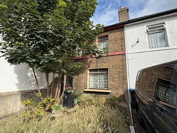 2 Bedroom Property For Sale In Bishop's Road, Croydon, Greater London, CR0