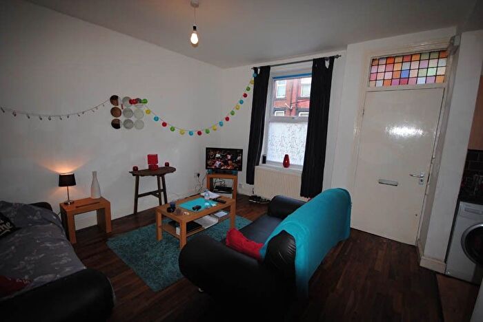 3 Bedroom Semi-Detached House To Rent In Thornville Terrace, Leeds, LS6