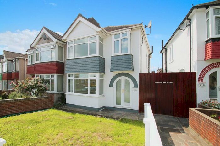 3 Bedroom Semi-Detached House To Rent In Petts Hill, Northolt, UB5