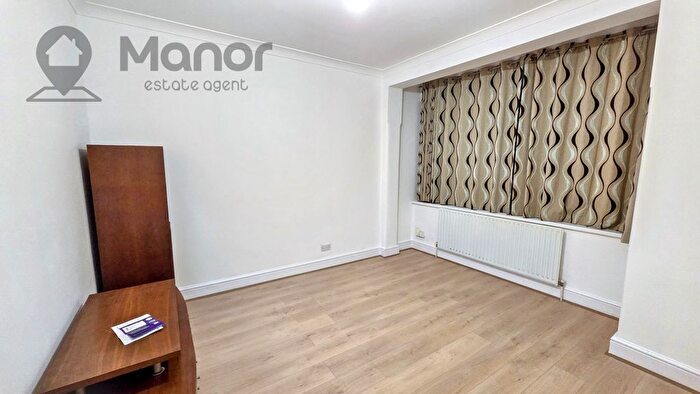 3 Bedroom Terraced House To Rent In Whites Avenue, Newbury Park, IG2