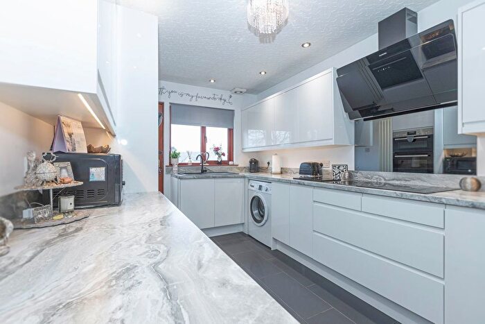 2 Bedroom Detached Bungalow For Sale In Curling Knowe, Crossgates, Cowdenbeath, KY4