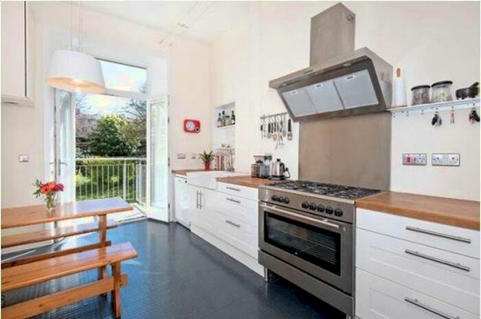 2 Bedroom Flat To Rent In Wellington Street, Edinburgh, EH7