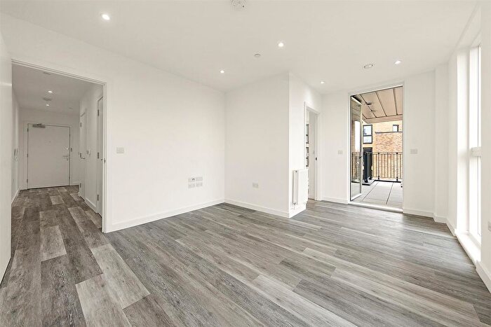 2 Bedroom Flat For Sale In Copeland Road, London, SE15