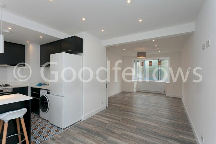 5 Bedroom Detached House To Rent In Tamworth Lane, Mitcham, CR4