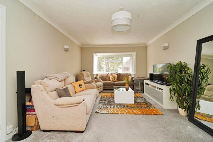 2 Bedroom Flat For Sale In Apple Tree Grove, Ferndown, BH22