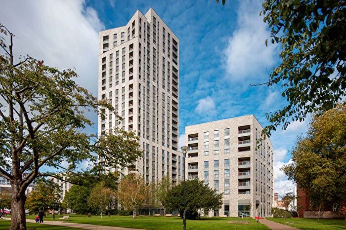 3 Bedroom Flat To Rent In Jacquard Apartments, Wandsworth Exchange, SW18
