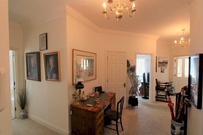 2 Bedroom Flat To Rent In Dewlands Court, Turnberry Close, Hendon, NW4