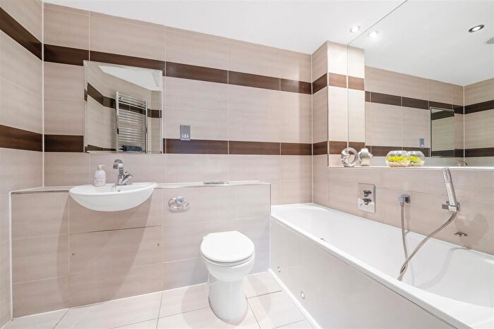 2 Bedroom Flat To Rent In Constable Mews, Bromley, BR1
