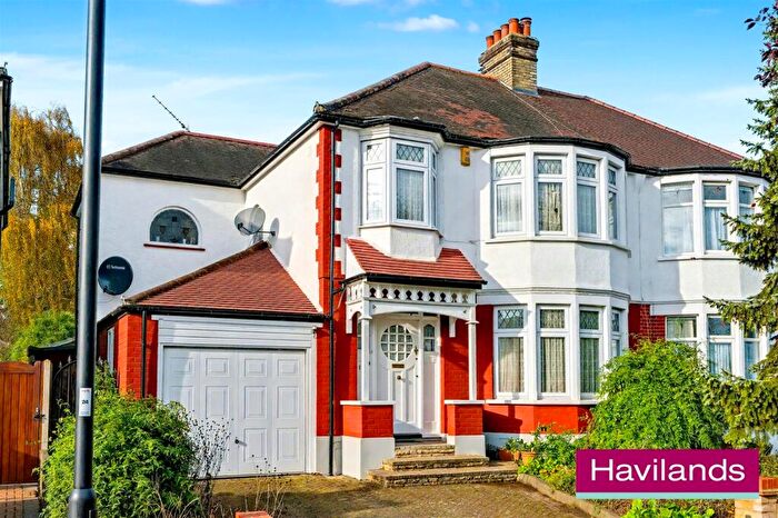 4 Bedroom Semi Detached House For Sale In Woodland Way, London, N21