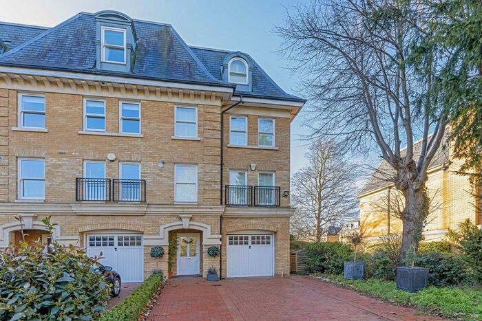 4 Bedroom Semi-Detached House To Rent In Langdon Park, Teddington, TW11