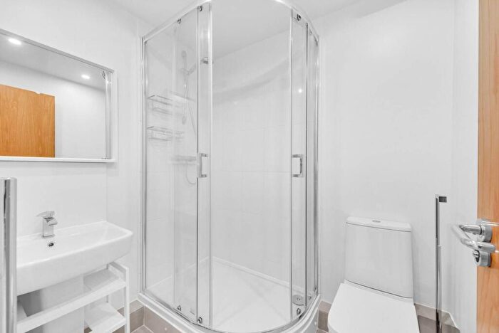 2 Bedroom Flat To Rent In Hanover Avenue, Royal Docks, London, E16