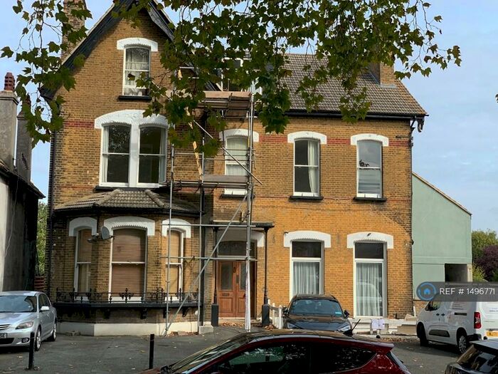 1 Bedroom Flat To Rent In Woodside Green, London, SE25