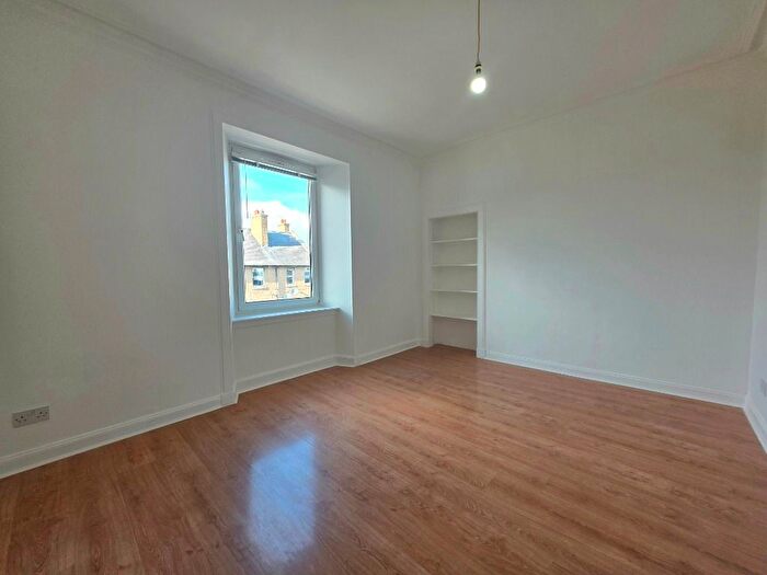 3 Bedroom Flat To Rent In Newtoft Street, Gilmerton, Edinburgh, EH17