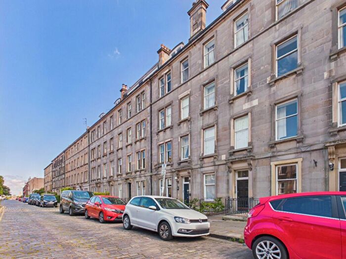 4 Bedroom Flat To Rent In East Claremont Street, Broughton, Edinburgh, EH7