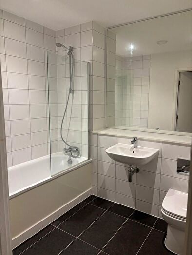2 Bedroom Apartment To Rent In Apartment B, Wharf End, M17