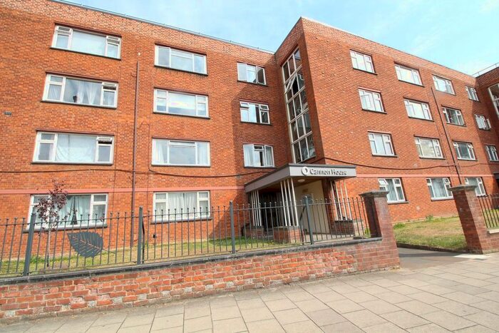 2 Bedroom Flat To Rent In Queen Street, Hitchin, SG4