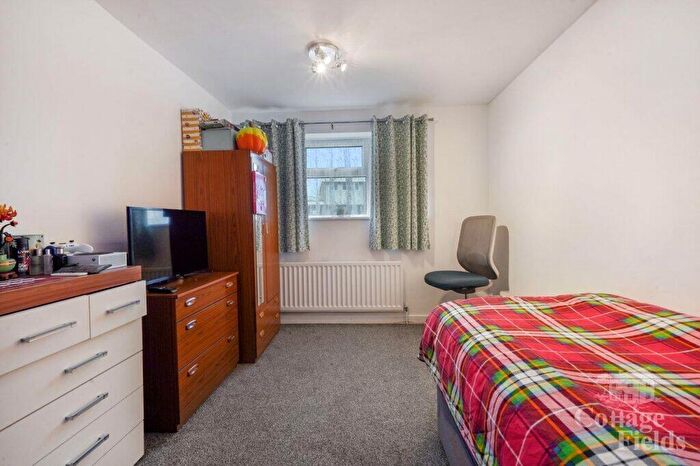 3 Bedroom End Of Terrace House For Sale In Brigadier Hill, Enfield, London, EN2