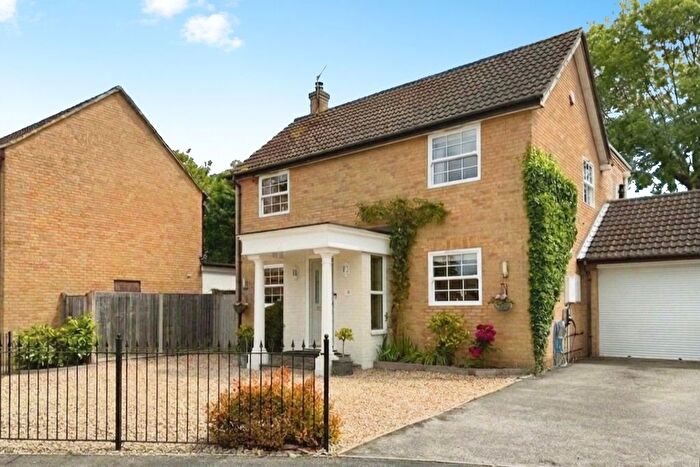5 Bedroom Detached House For Sale In Garden Close, Hook, Hampshire, RG27