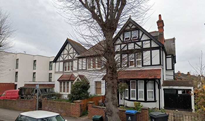 6 Bedroom Flat To Rent In Cranes Park Avenue, Surbiton, KT5