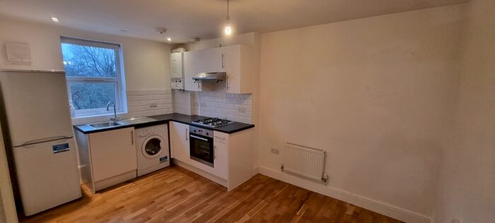 2 Bedroom Flat To Rent In Elmers End Road, London, SE20