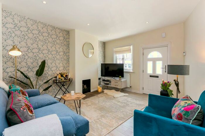 2 Bedroom Cottage To Rent In Ferryside Bray, SL6