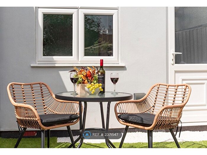 1 Bedroom Flat To Rent In The Annex, Staines-Upon-Thames, TW19