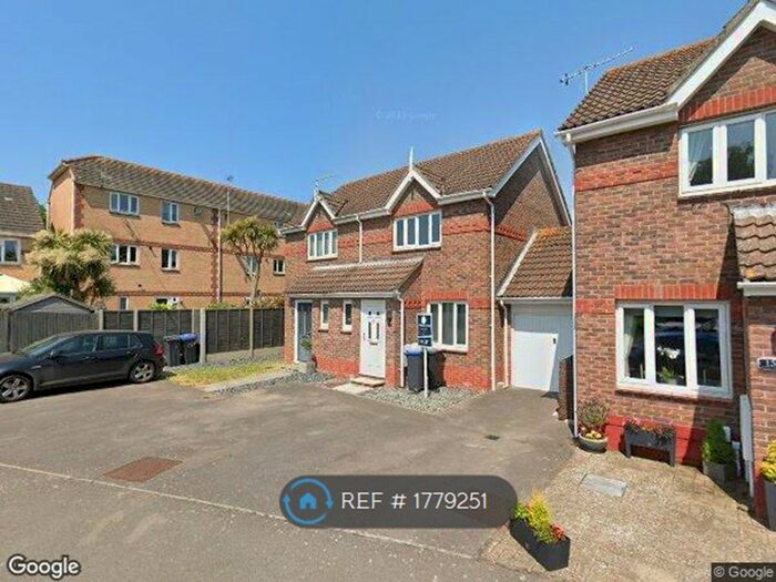 2 Bedroom Semi-Detached House To Rent In Essenhigh Drive, Worthing, BN13