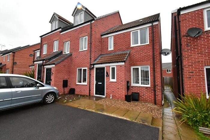 2 Bedroom Town House To Rent In Stewart Way, NG15