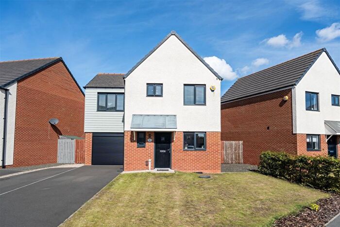 3 Bedroom Detached House For Sale In Pedlars Close, Holystone, Newcastle Upon Tyne, NE27